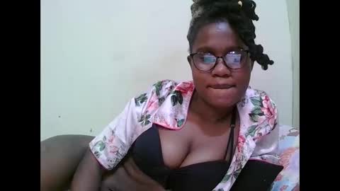 pretty_mellan online show from February 1, 7:15 am