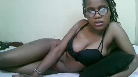pretty_mellan online show from February 15, 11:06 am