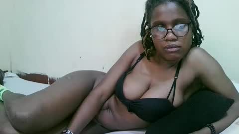 pretty_mellan online show from February 27, 9:36 pm