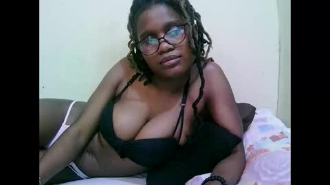 pretty_mellan online show from February 28, 10:06 pm
