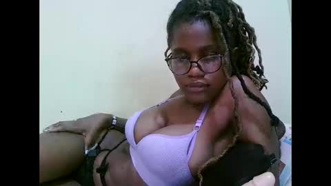 pretty_mellan online show from March 3, 10:28 am