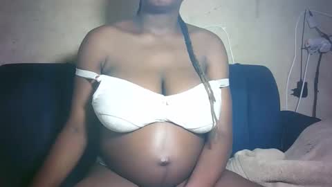 pretty_milan online show from March 10, 8:25 pm