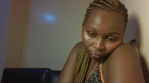 Essy online show from February 9, 7:40 pm