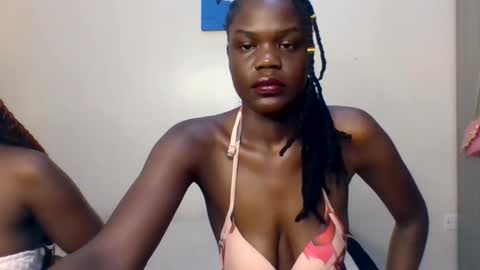 Snapshot of pretty_naya chatting on November 24, 3:34 pm naya online show from November 24, 3:34 pm