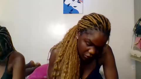 Snapshot of pretty_naya chatting on February 3, 2:53 am naya online show from February 3, 2:53 am