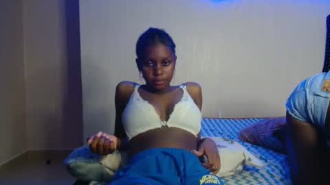 Snapshot of pretty_nyra chatting on May 22, 8:03 pm Nyra online show from May 22, 8:03 pm