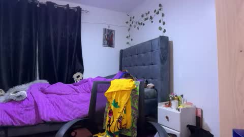 Pretty peaches online show from March 28, 8:08 pm