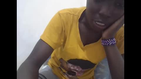 Snapshot of pretty_petite_ebony chatting on December 6, 1:18 am pretty_petite_ebony online show from December 6, 1:18 am