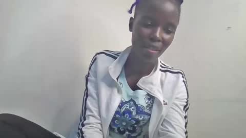 Snapshot of pretty_petite_ebony chatting on December 6, 3:00 pm pretty_petite_ebony online show from December 6, 3:00 pm