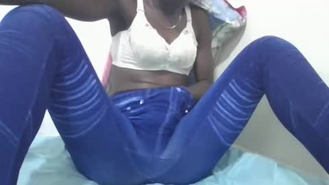 Snapshot of pretty_petite_ebony chatting on December 16, 9:20 pm pretty_petite_ebony online show from December 16, 9:20 pm