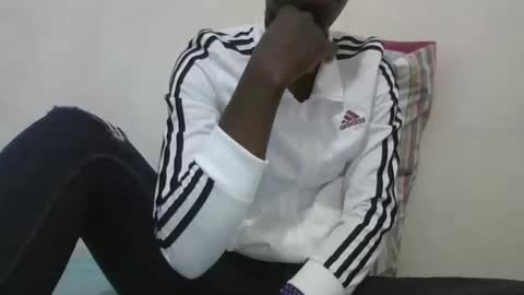 Snapshot of pretty_petite_ebony chatting on December 17, 12:00 pm pretty_petite_ebony online show from December 17, 12:00 pm