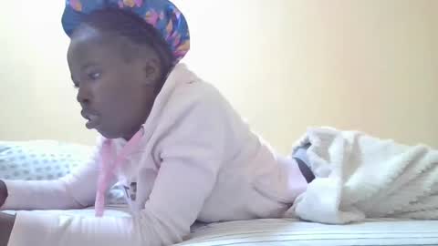 Snapshot of pretty_petite_ebony chatting on December 25, 8:39 pm pretty_petite_ebony online show from December 25, 8:39 pm