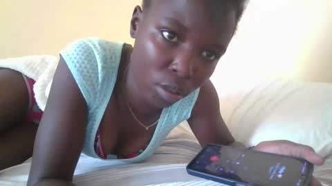 Snapshot of pretty_petite_ebony chatting on January 8, 12:15 pm pretty_petite_ebony online show from January 8, 12:15 pm