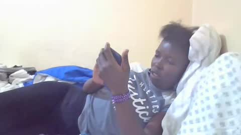 Snapshot of pretty_petite_ebony chatting on January 11, 2:20 am pretty_petite_ebony online show from January 11, 2:20 am
