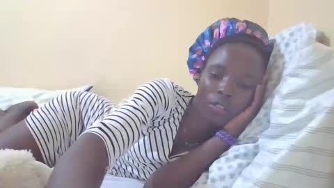 Snapshot of pretty_petite_ebony chatting on January 12, 5:33 pm pretty_petite_ebony online show from January 12, 5:33 pm