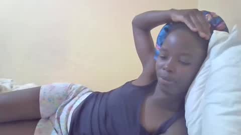 Snapshot of pretty_petite_ebony chatting on January 14, 8:26 pm pretty_petite_ebony online show from January 14, 8:26 pm