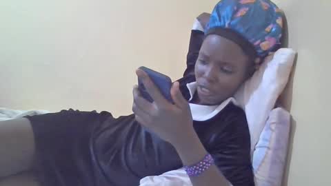 Snapshot of pretty_petite_ebony chatting on January 25, 7:18 pm pretty_petite_ebony online show from January 25, 7:18 pm