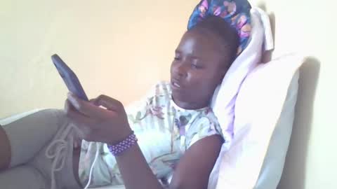 Snapshot of pretty_petite_ebony chatting on January 28, 7:11 am pretty_petite_ebony online show from January 28, 7:11 am