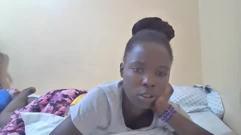 Snapshot of pretty_petite_ebony chatting on February 17, 4:15 pm pretty_petite_ebony online show from February 17, 4:15 pm