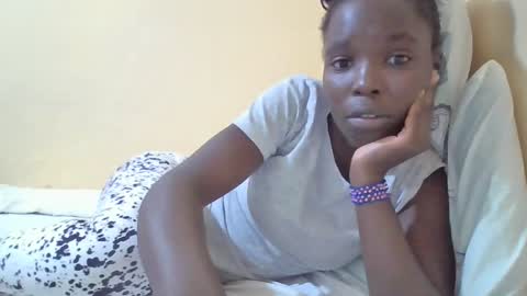 Snapshot of pretty_petite_ebony chatting on February 26, 1:43 am pretty_petite_ebony online show from February 26, 1:43 am