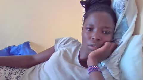 Snapshot of pretty_petite_ebony chatting on February 26, 12:25 pm pretty_petite_ebony online show from February 26, 12:25 pm