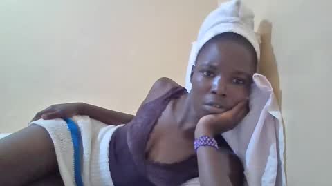 Snapshot of pretty_petite_ebony chatting on March 1, 6:00 pm pretty_petite_ebony online show from March 1, 6:00 pm