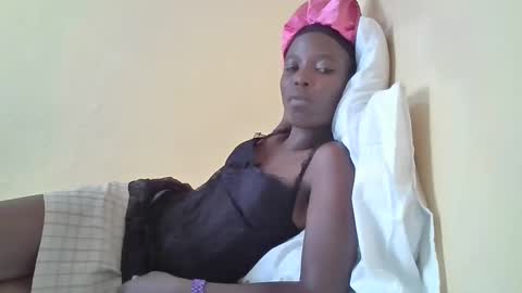 Snapshot of pretty_petite_ebony chatting on March 3, 1:20 pm pretty_petite_ebony online show from March 3, 1:20 pm