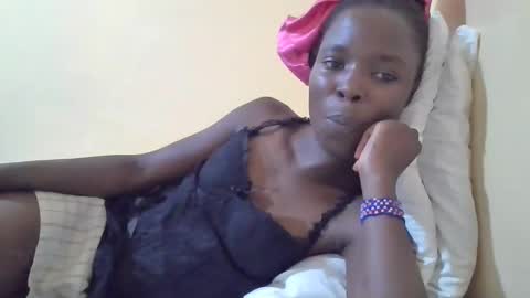 Snapshot of pretty_petite_ebony chatting on March 3, 6:01 pm pretty_petite_ebony online show from March 3, 6:01 pm