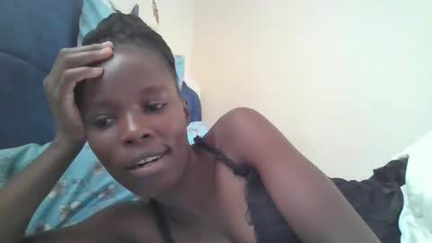 Snapshot of pretty_petite_ebony chatting on January 6, 2:21 pm pretty_petite_ebony online show from January 6, 2:21 pm