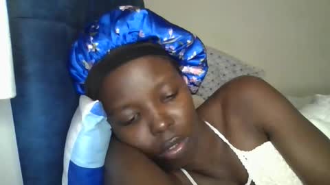 Snapshot of pretty_petite_ebony chatting on February 13, 2:29 am pretty_petite_ebony online show from February 13, 2:29 am