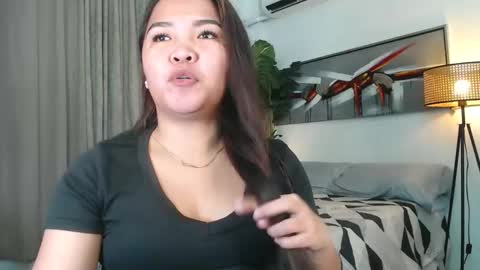 pretty_pharsa online show from May 18, 10:21 am