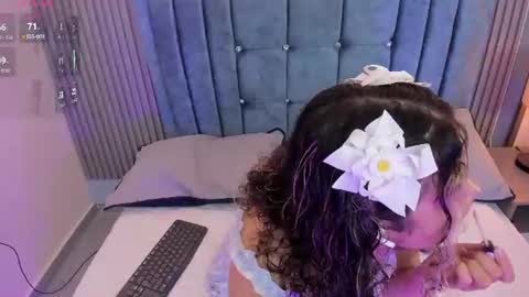 Snapshot of pretty_sunlight_ chatting on June 21, 11:51 pm Daisy Flower online show from June 21, 11:51 pm
