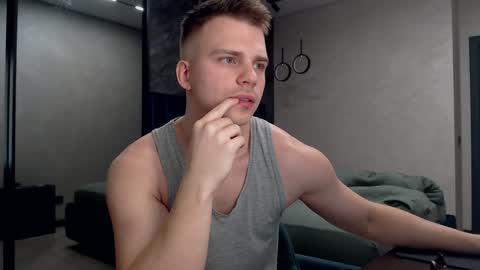 Snapshot of pretty_sweety chatting on December 3, 7:43 am Justin online show from December 3, 7:43 am