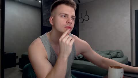 Snapshot of pretty_sweety chatting on December 4, 3:59 am Justin online show from December 4, 3:59 am