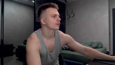 Snapshot of pretty_sweety chatting on December 4, 7:06 am Justin online show from December 4, 7:06 am
