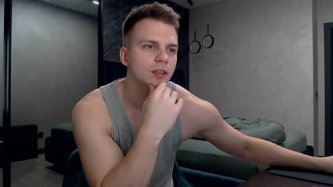 Snapshot of pretty_sweety chatting on December 10, 6:17 pm Justin online show from December 10, 6:17 pm