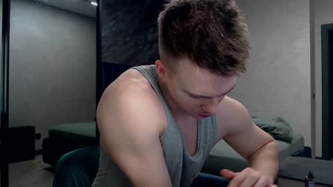 Snapshot of pretty_sweety chatting on December 11, 8:18 pm Justin online show from December 11, 8:18 pm