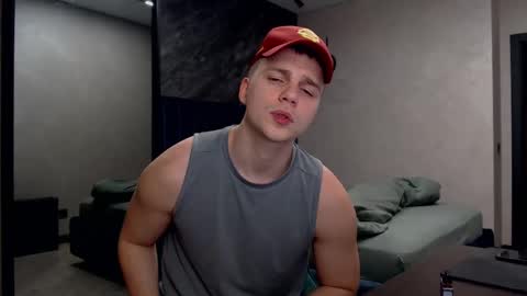 Snapshot of pretty_sweety chatting on March 6, 6:52 am Justin online show from March 6, 6:52 am