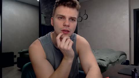 Snapshot of pretty_sweety chatting on March 11, 5:27 am Justin online show from March 11, 5:27 am