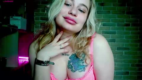 Snapshot of prettyaliceee chatting on January 8, 6:41 am Alice online show from January 8, 6:41 am