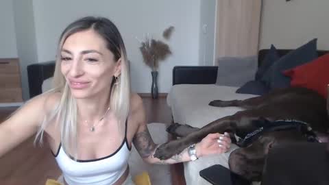 Snapshot of prettyalmaa chatting on February 26, 12:03 pm Alma online show from February 26, 12:03 pm