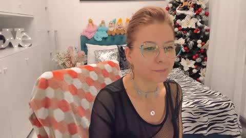 Snapshot of prettyblackeyes chatting on January 7, 7:10 am wilma online show from January 7, 7:10 am