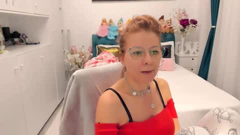 Snapshot of prettyblackeyes chatting on January 11, 7:49 am wilma online show from January 11, 7:49 am