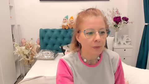 Snapshot of prettyblackeyes chatting on January 19, 9:44 am wilma online show from January 19, 9:44 am