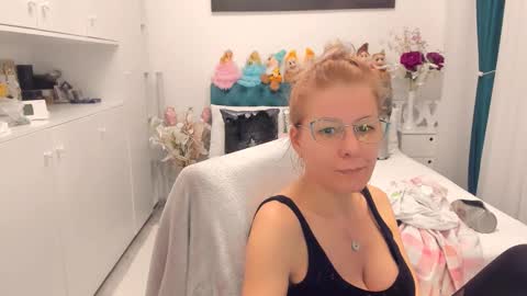 Snapshot of prettyblackeyes chatting on January 29, 7:15 am wilma online show from January 29, 7:15 am