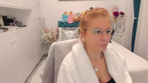 Snapshot of prettyblackeyes chatting on February 6, 8:07 am wilma online show from February 6, 8:07 am