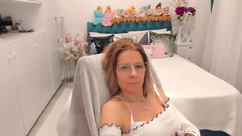 Snapshot of prettyblackeyes chatting on February 16, 1:14 am wilma online show from February 16, 1:14 am