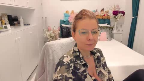 Snapshot of prettyblackeyes chatting on February 18, 7:10 am wilma online show from February 18, 7:10 am