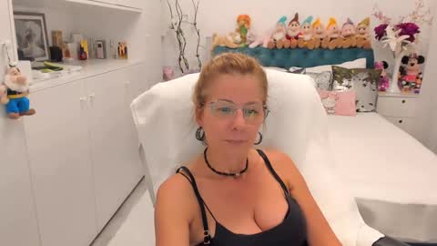 Snapshot of prettyblackeyes chatting on September 12, 8:53 pm wilma online show from September 12, 8:53 pm