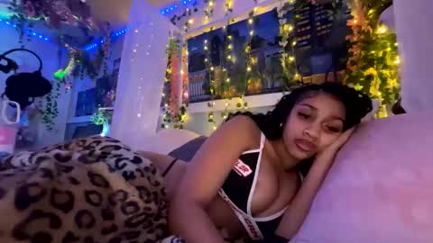 Snapshot of prettyblackgal chatting on February 12, 8:53 am prettyblackgal online show from February 12, 8:53 am
